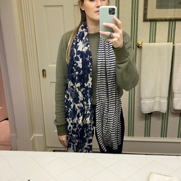 Navy & White Scarf 🧣 - Picture 2 of 8